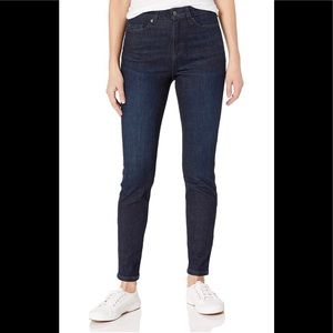 NWOT / dark wash / no distressing / never worn